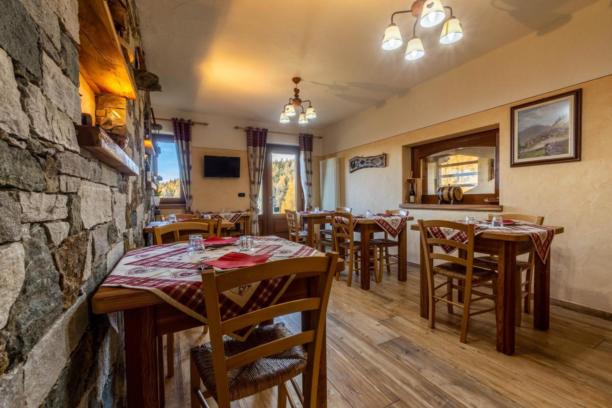 Le Coin Des Melezes - Nature & Trek - Camere In Baita Di Montagna Brusson Exteriér fotografie