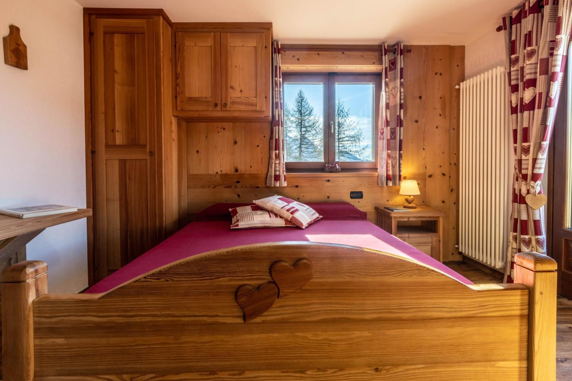 Le Coin Des Melezes - Nature & Trek - Camere In Baita Di Montagna Brusson Exteriér fotografie