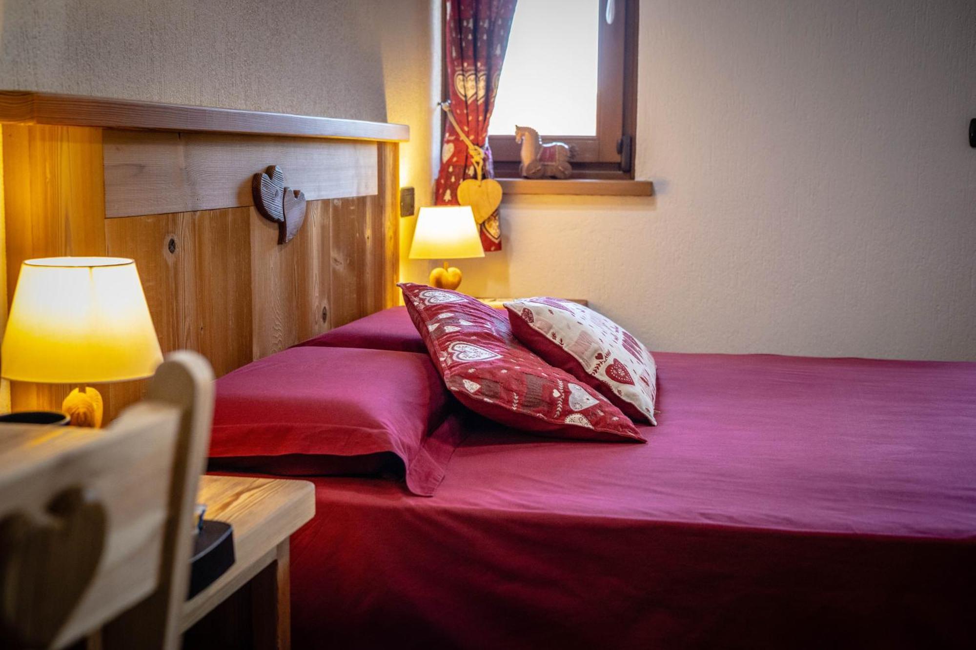 Le Coin Des Melezes - Nature & Trek - Camere In Baita Di Montagna Brusson Exteriér fotografie