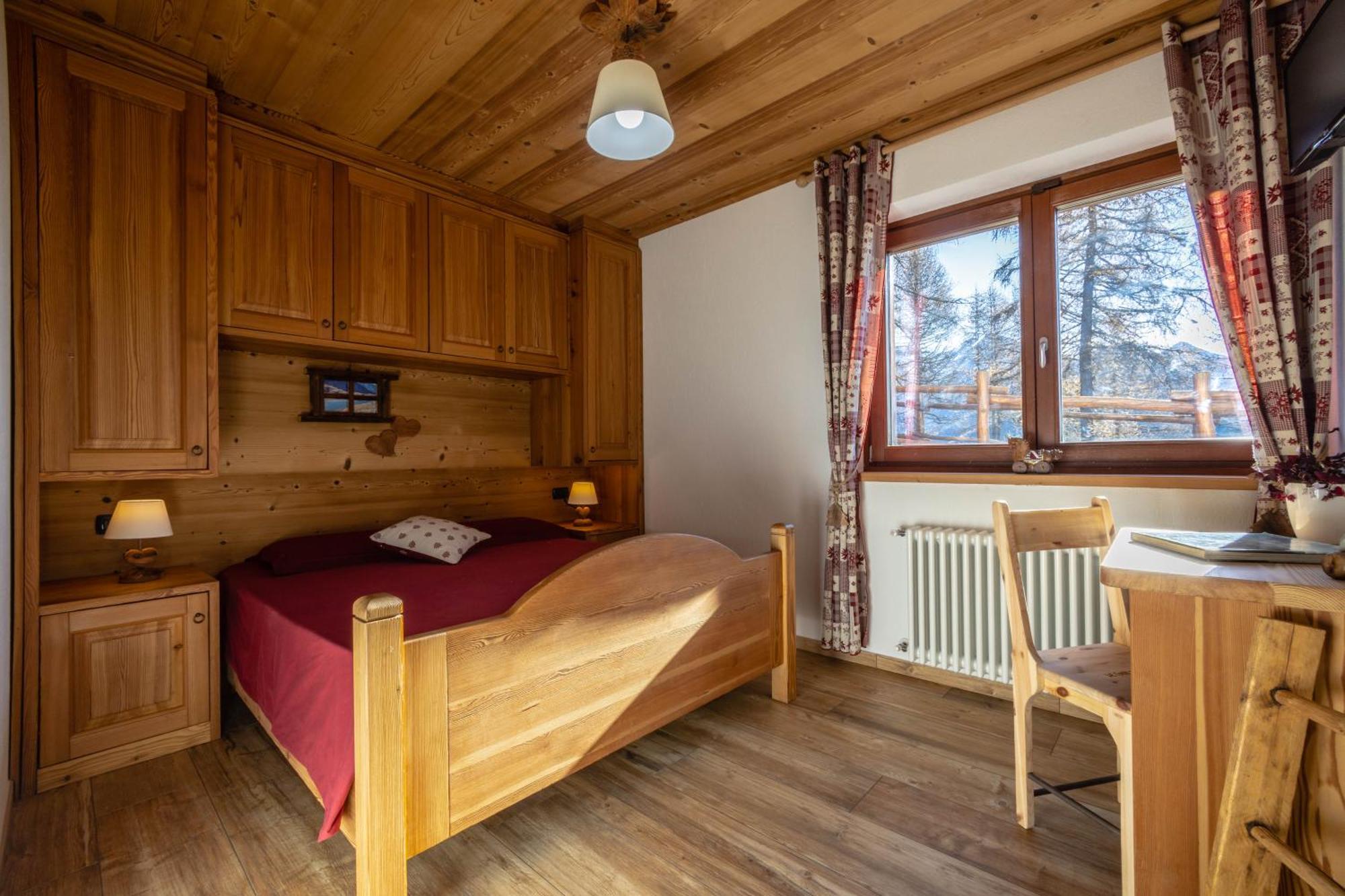 Le Coin Des Melezes - Nature & Trek - Camere In Baita Di Montagna Brusson Exteriér fotografie