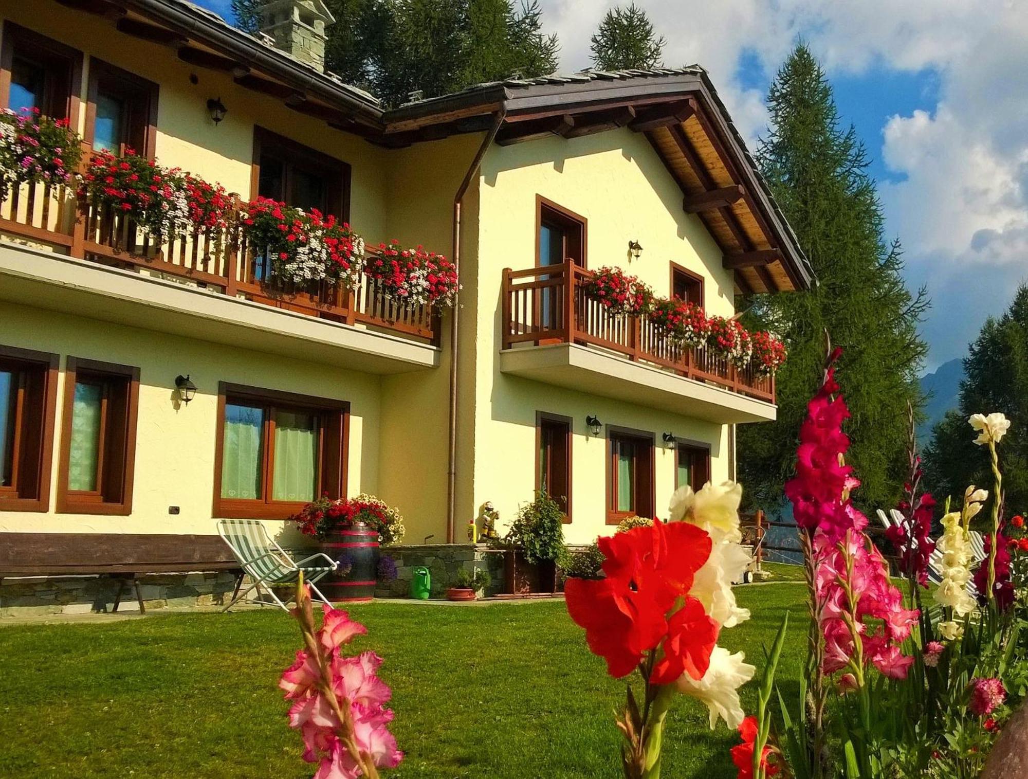 Le Coin Des Melezes - Nature & Trek - Camere In Baita Di Montagna Brusson Exteriér fotografie